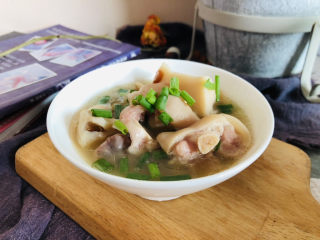 17、莲藕猪蹄汤,成品。