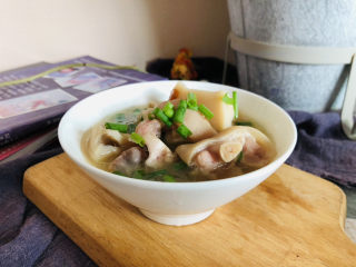 18、莲藕猪蹄汤,成品。