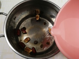 11、糖水鸡蛋,放入山泉水