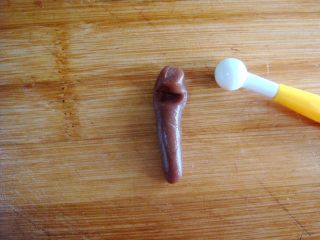 13、琵琶烧果子,凹下去形成一个小弧度。