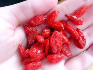 9、虫草花鸡汤,加一把枸杞