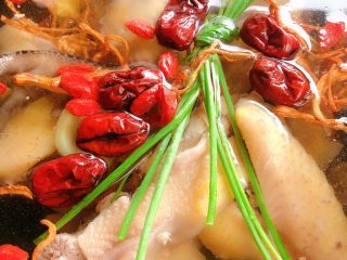 10、虫草花鸡汤,加没过食材的水