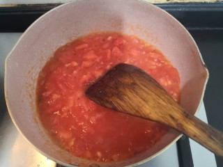 19、番茄黑鱼片,再次翻炒，至番茄出汁，浓稠