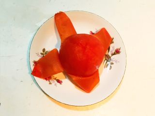19、美味苏合汤,把番茄取出来，剥皮