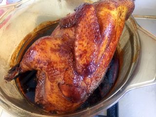 10、豉油鸡,关火不开盖，晾凉（中间可以翻面几次）