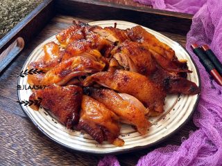 12、豉油鸡,切块装盘食用