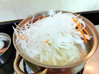 13、萝卜白菜汤,红白萝卜丝