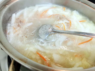 15、萝卜白菜汤,盐,胡椒粉调味