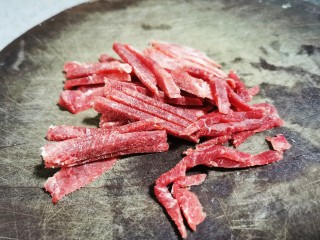 2、榨菜肉丝汤,猪里脊冷冻后更容易切丝