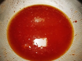 11、番茄黑鱼片,放入一碗清水