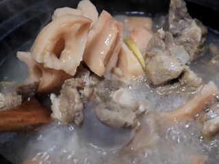 13、筒骨莲藕汤,这样清爽的汤最适合夏天了