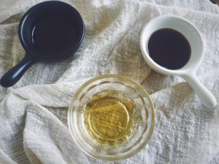 6、辣炒蛤蜊,料酒，醋，酱油准备好