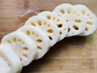9、筒骨莲藕汤,切片