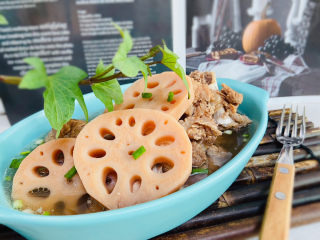 18、筒骨莲藕汤,筒骨莲藕汤不仅味道鲜美而且还润肺。