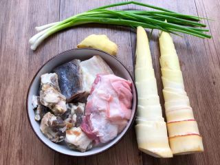 1、腌笃鲜,食材合影