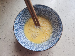 5、冬瓜鸡蛋汤,鸡蛋打散