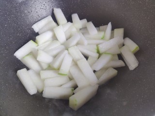 8、冬瓜鸡蛋汤,翻炒30秒