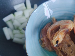 9、冬瓜鸡蛋汤,加入虾干