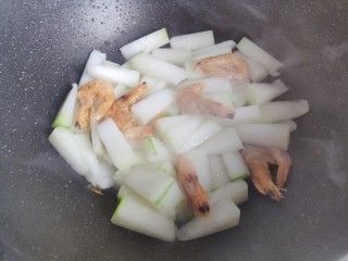 10、冬瓜鸡蛋汤,翻炒均匀