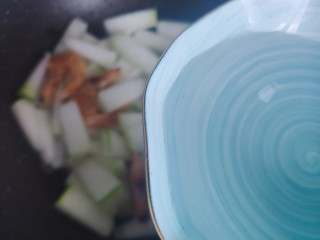 11、冬瓜鸡蛋汤,加适量清水