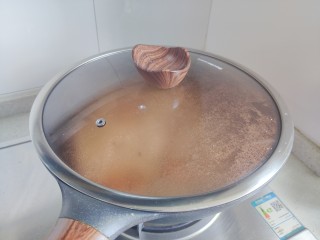 13、冬瓜鸡蛋汤,待水煮开后，盖上锅盖，转小火，继续煮3分钟