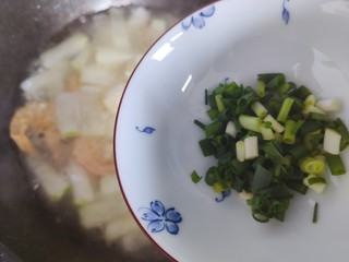 15、冬瓜鸡蛋汤,加入小葱