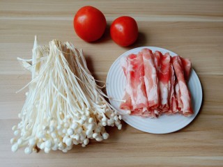 1、金针菇牛肉卷,金针菇可以换成其他喜欢的菇类。