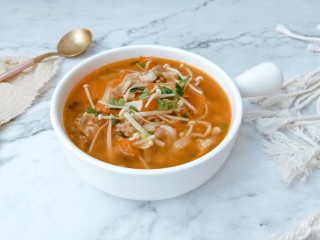 14、金针菇牛肉卷,天冷时来碗热热乎乎的酸汤肥牛，暖心又暖胃！