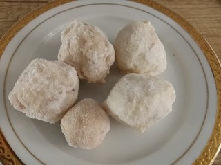 5、瑶柱萝卜汤,鱼丸室温解冻。