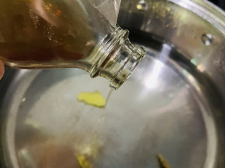 4、海带筒骨汤,加料酒；