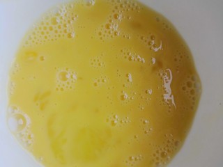 10、番茄豆腐汤,鸡蛋打散备用