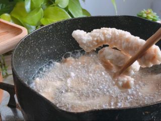 5、糖醋里脊,中小火炸熟透捞出