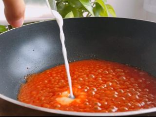 10、糖醋里脊,最后加入水淀粉勾芡收汁