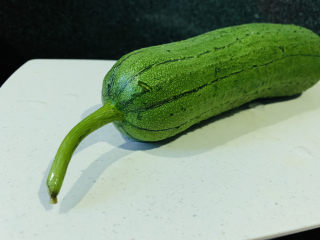 1、丝瓜花蛤汤,丝瓜，一根