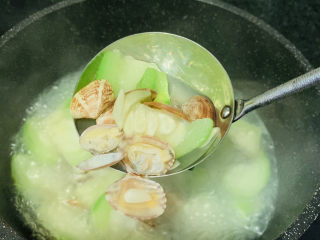 12、丝瓜花蛤汤,花蛤全开，丝瓜变软