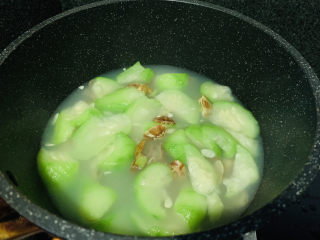 16、丝瓜花蛤汤,起锅