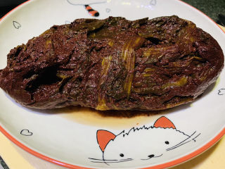 1、酸菜炖排骨,冰冻里刚好有朋友送来的酸菜，取出解冻