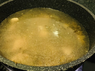 13、酸菜炖排骨,清水至少要盖过食材