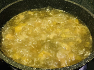 14、酸菜炖排骨,大火煮开，转中火炖45分钟