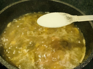 16、酸菜炖排骨,加盐