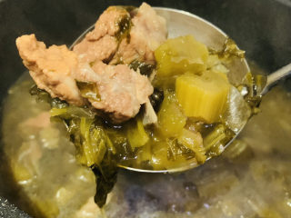 18、酸菜炖排骨,起锅