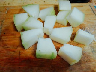 9、冬瓜排骨汤,切大块