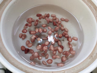 10、筒骨莲藕汤,加入花生