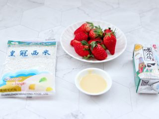 1、草莓西米露,首先备齐所有的食材。