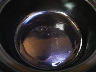 5、萝卜丝汤,砂锅加热，加适量食用油