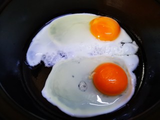 6、萝卜丝汤,打入两个鸡蛋