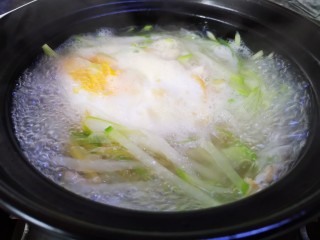 11、萝卜丝汤,盖上盖子大火煮开