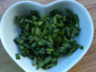 5、口蘑汤,葱花切好备用。