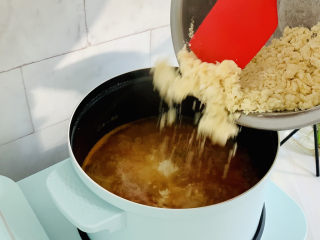 12、西红柿面疙瘩,锅中水开后加入面疙瘩