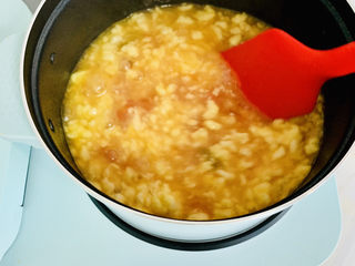 13、西红柿面疙瘩,面疙瘩刚刚进入锅中时，要不停地用锅铲搅拌避免粘底。